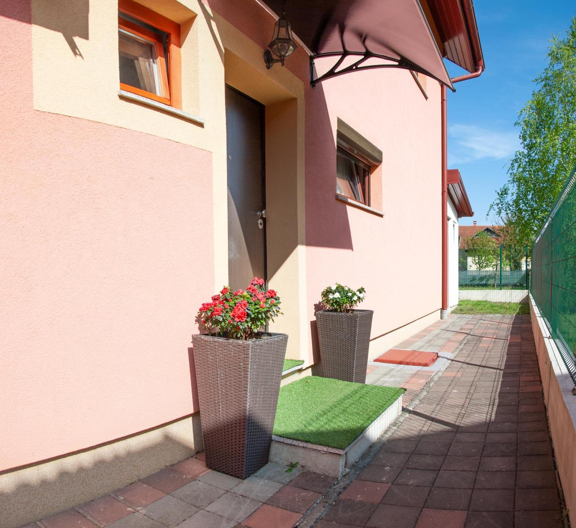 Hana Superior Apartments Bihac Luaran gambar
